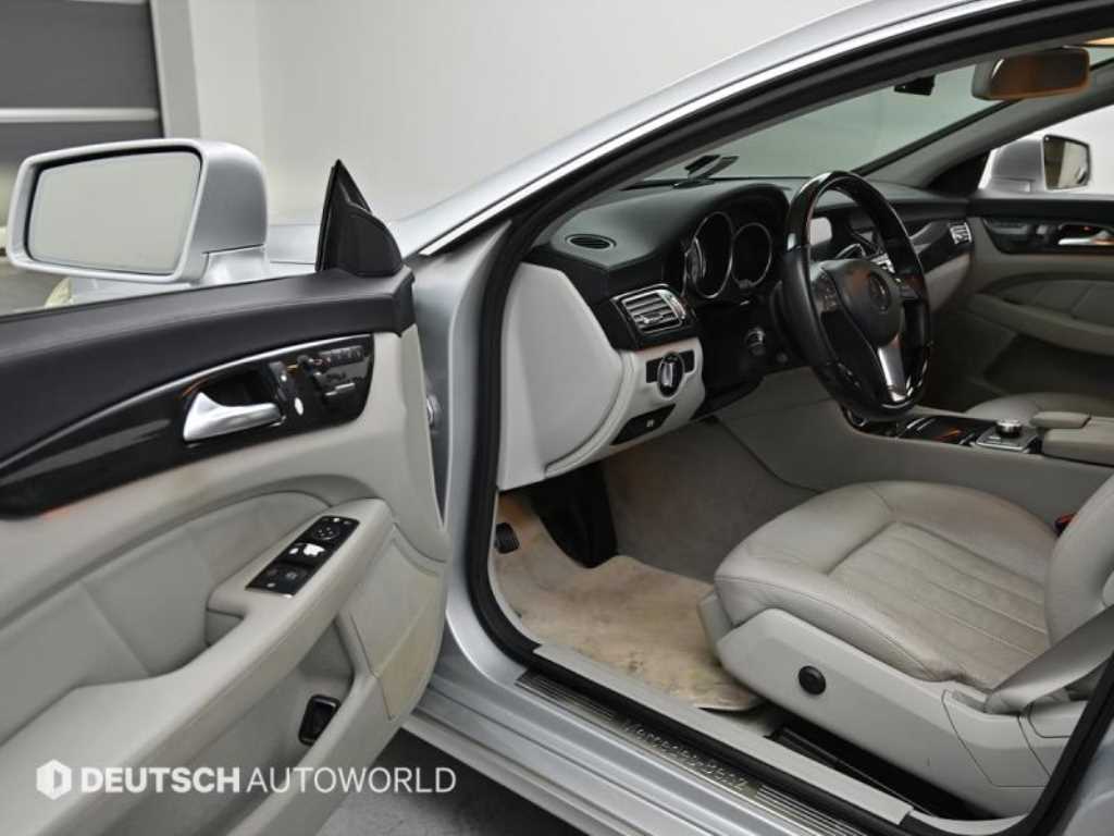 Mercedes Benz CLS Class - Vista 11