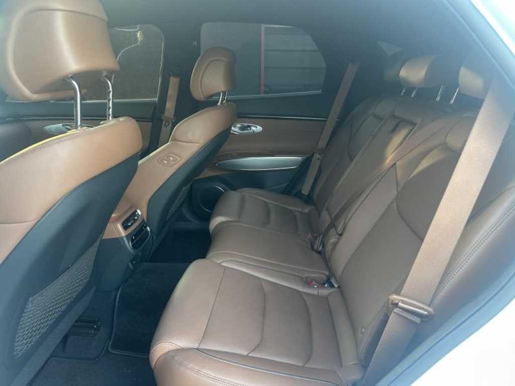 Genesis GV70 - Vista 6