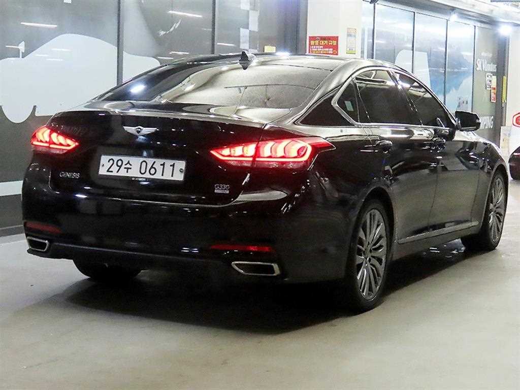 HYUNDAI Genesis - Vista 4