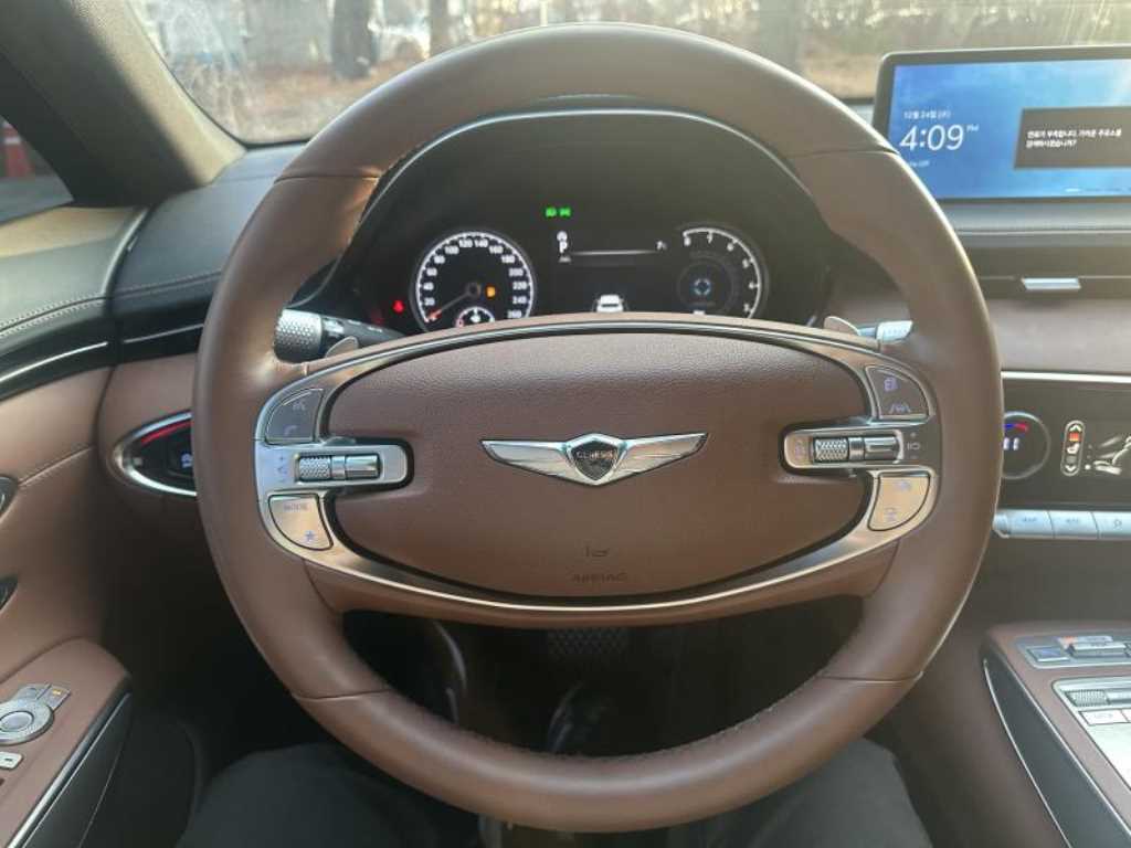 Genesis GV70 - Vista 8