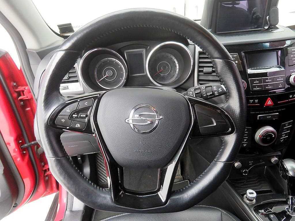 Ssangyong Tivoli - Vista 9