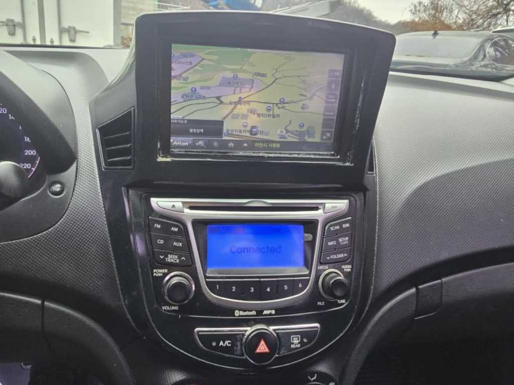 HYUNDAI Accent 2012 Blanco - Importación desde Corea - HF Imports Iquique - Foto 14