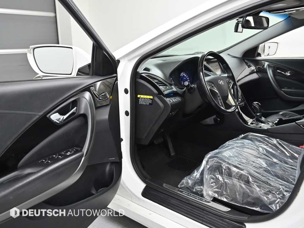 HYUNDAI Grandeur - Vista 11