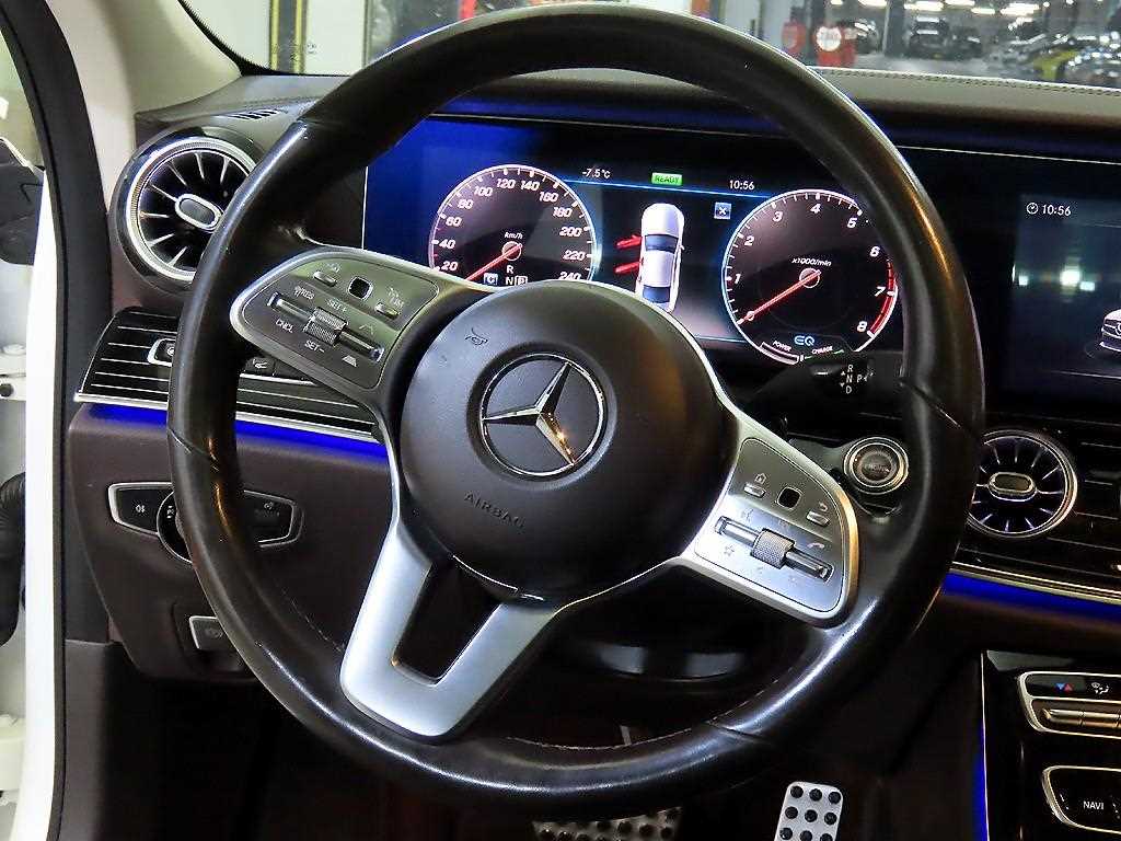 Mercedes Benz CLS Class - Vista 8