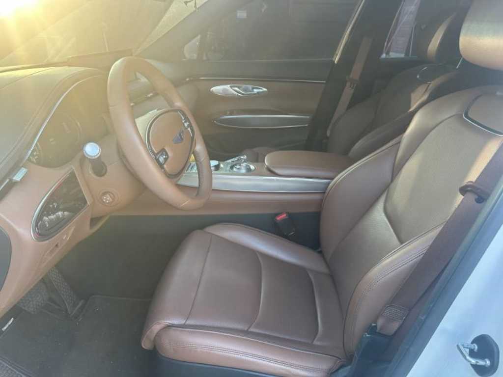 Genesis GV70 - Vista 5