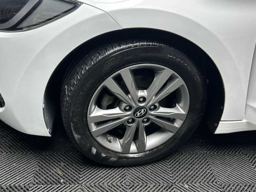 HYUNDAI Avante 2018 Blanco - Importación desde Corea - HF Imports Iquique - Foto 15