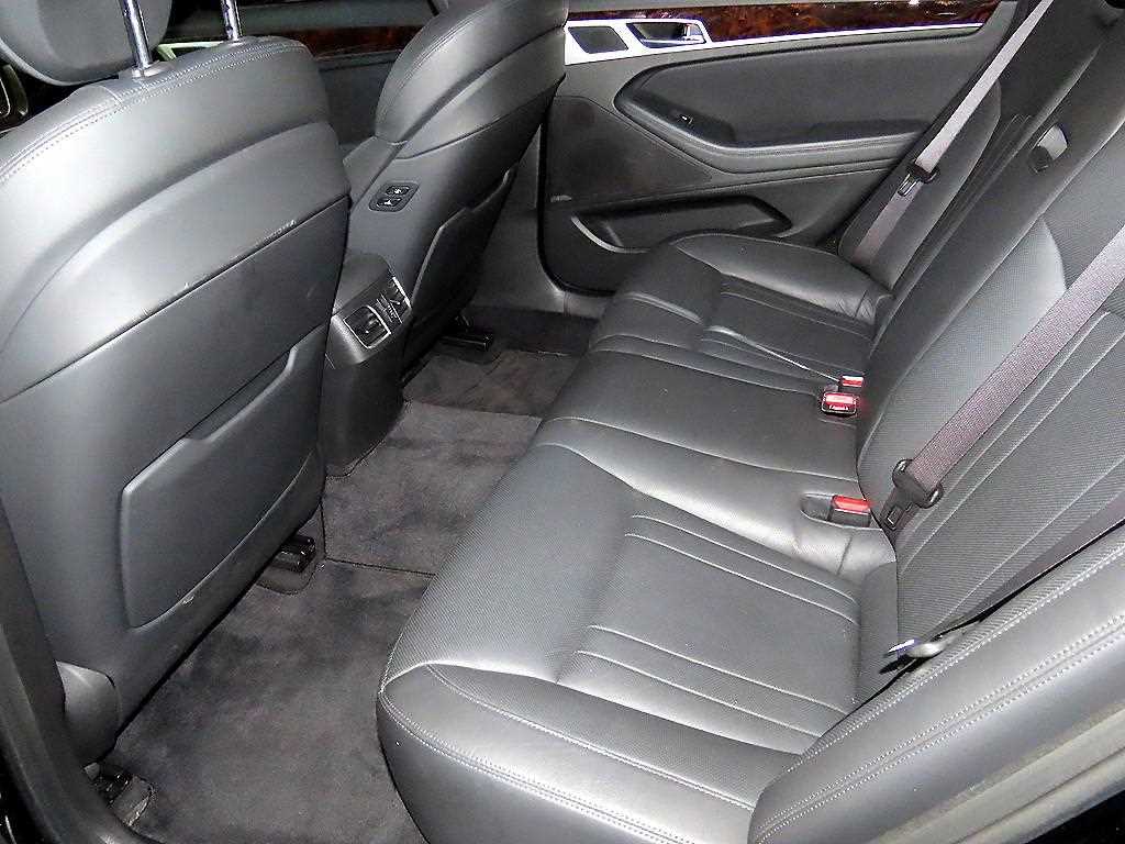 HYUNDAI Genesis - Vista 7