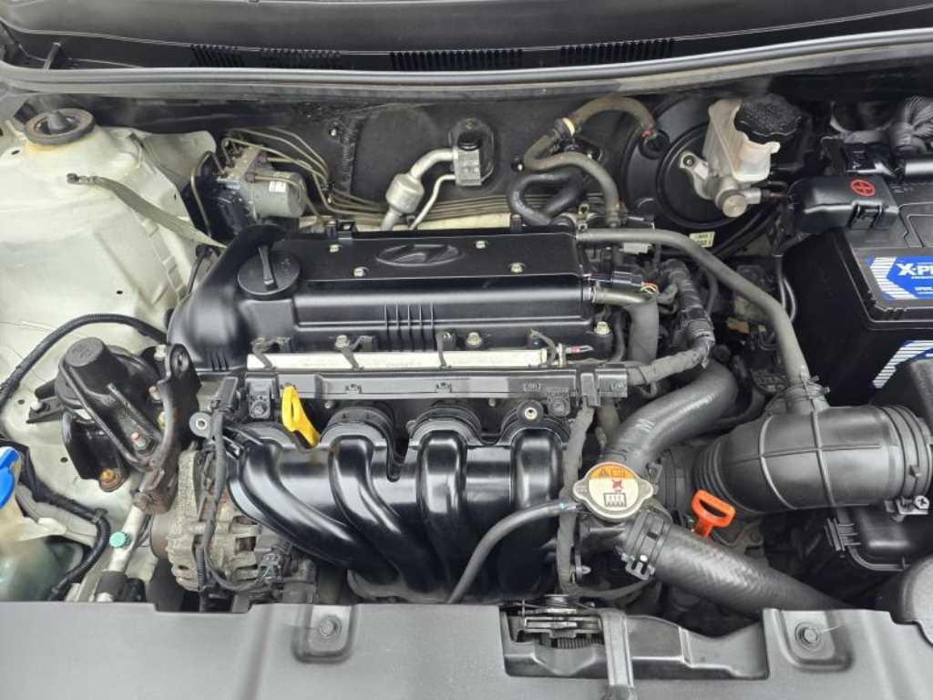 HYUNDAI Accent - Vista 10