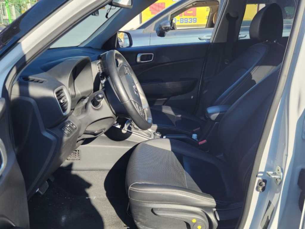 HYUNDAI Venue - Vista 6