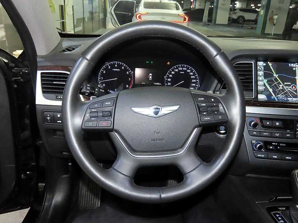 HYUNDAI Genesis - Vista 8