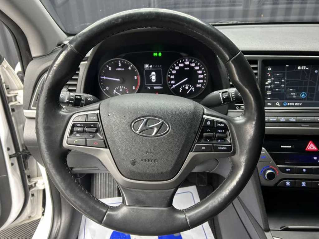 HYUNDAI Avante - Vista 7