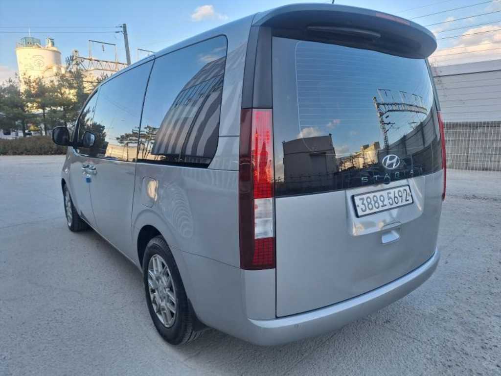 HYUNDAI Staria - Vista 4