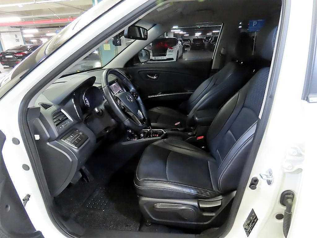 Ssangyong Tivoli - Vista 6