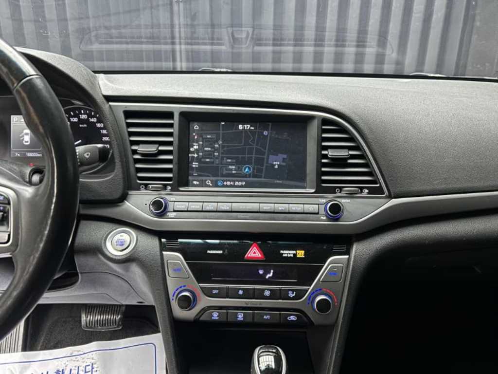 HYUNDAI Avante - Vista 9