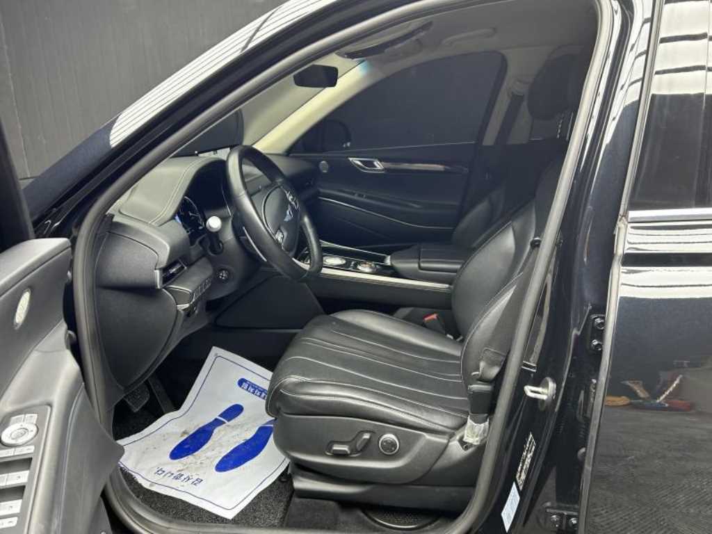 Genesis GV80 - Vista 7