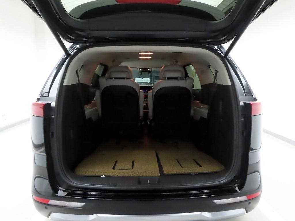 KIA Carnival - Vista 5