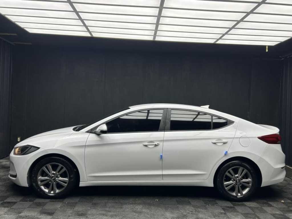 HYUNDAI Avante - Vista 4