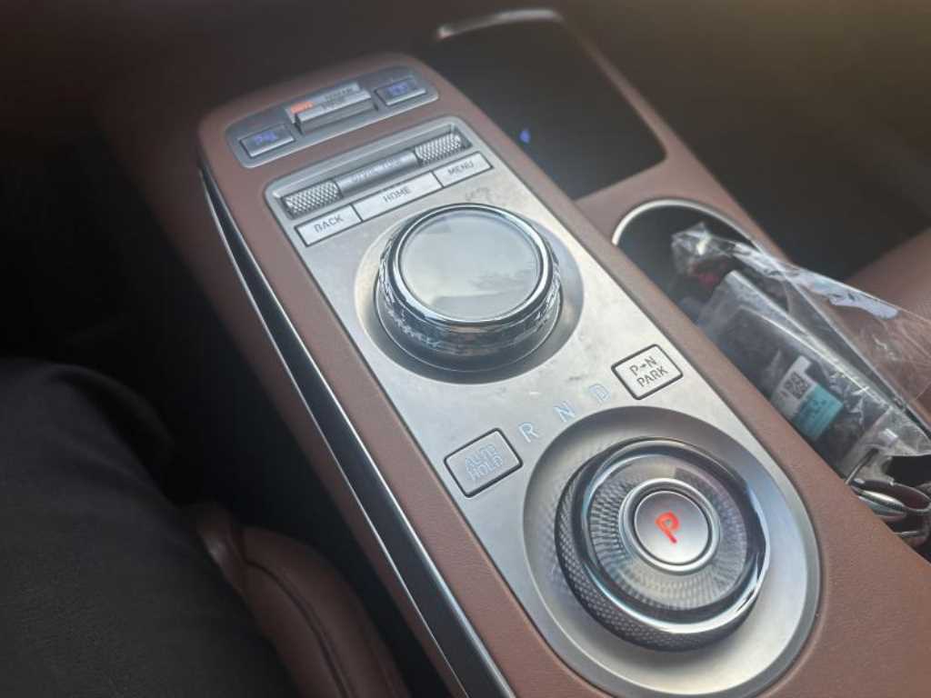 Genesis GV70 - Vista 10