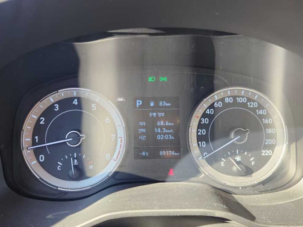 HYUNDAI Venue - Vista 11