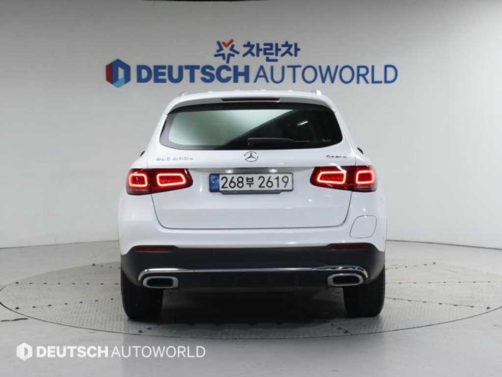 Mercedes Benz GLC Class - Vista 4