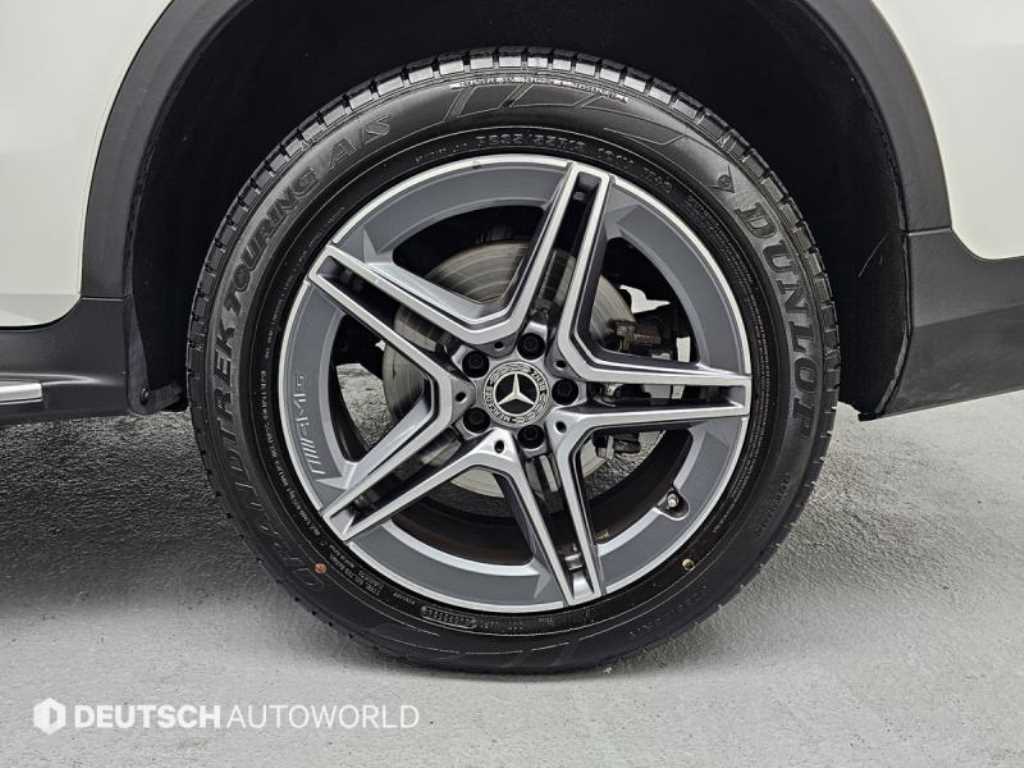 Mercedes Benz GLC Class - Vista 5