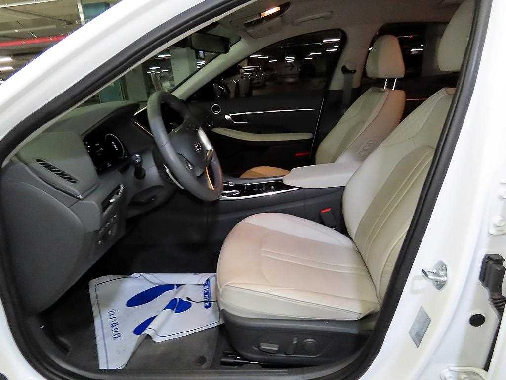 HYUNDAI Sonata - Vista 6