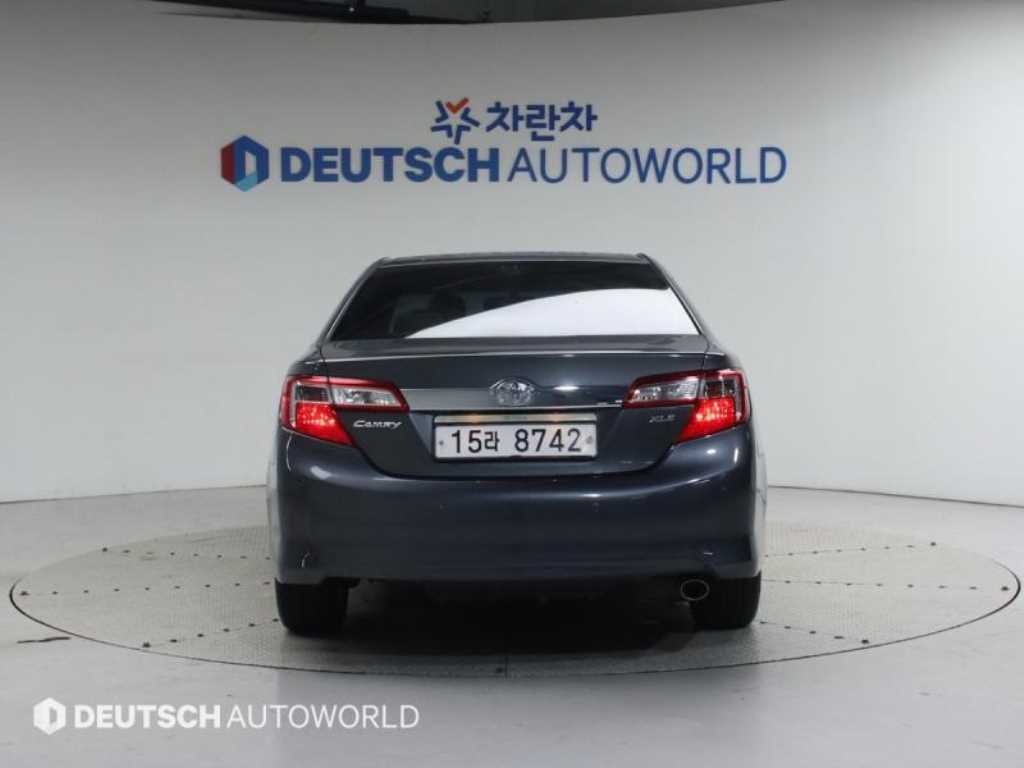 Toyota Camry - Vista 4