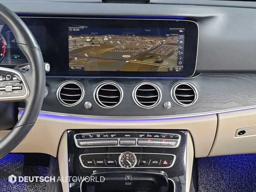 Mercedes Benz E class - Vista 12