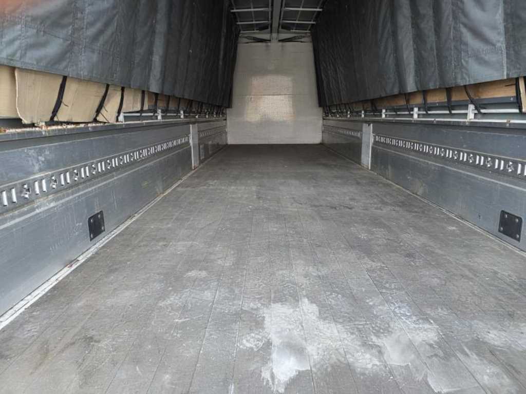 medium and large cargo truck - Vista 11