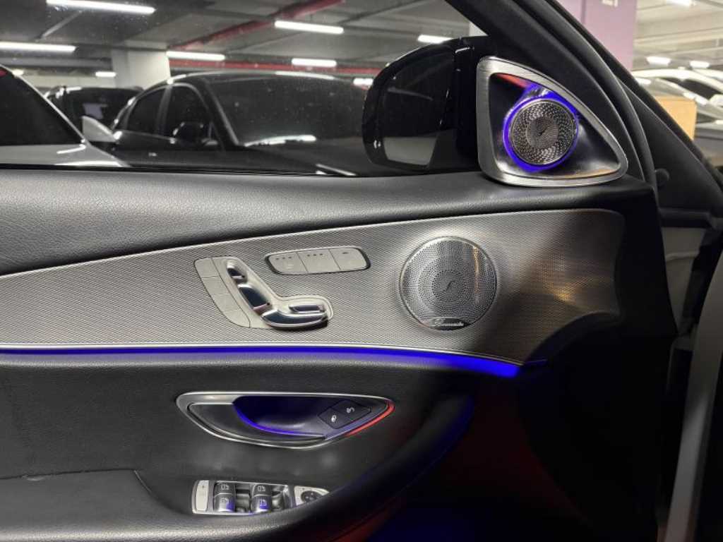 Mercedes Benz E class - Vista 7