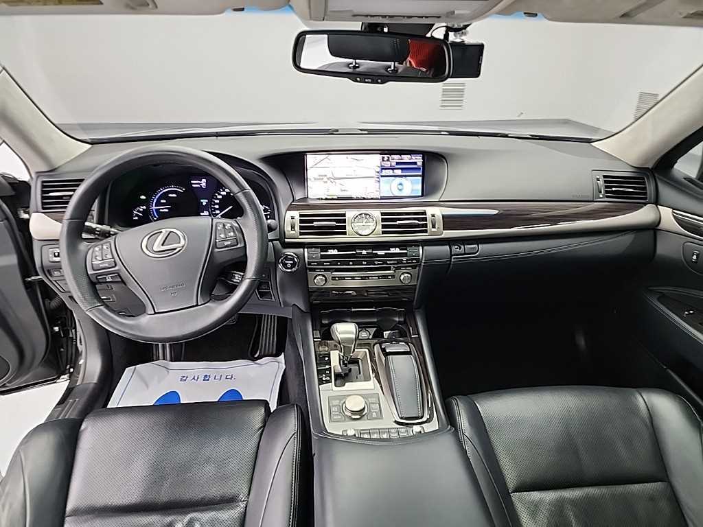 Lexus LS - Vista 7