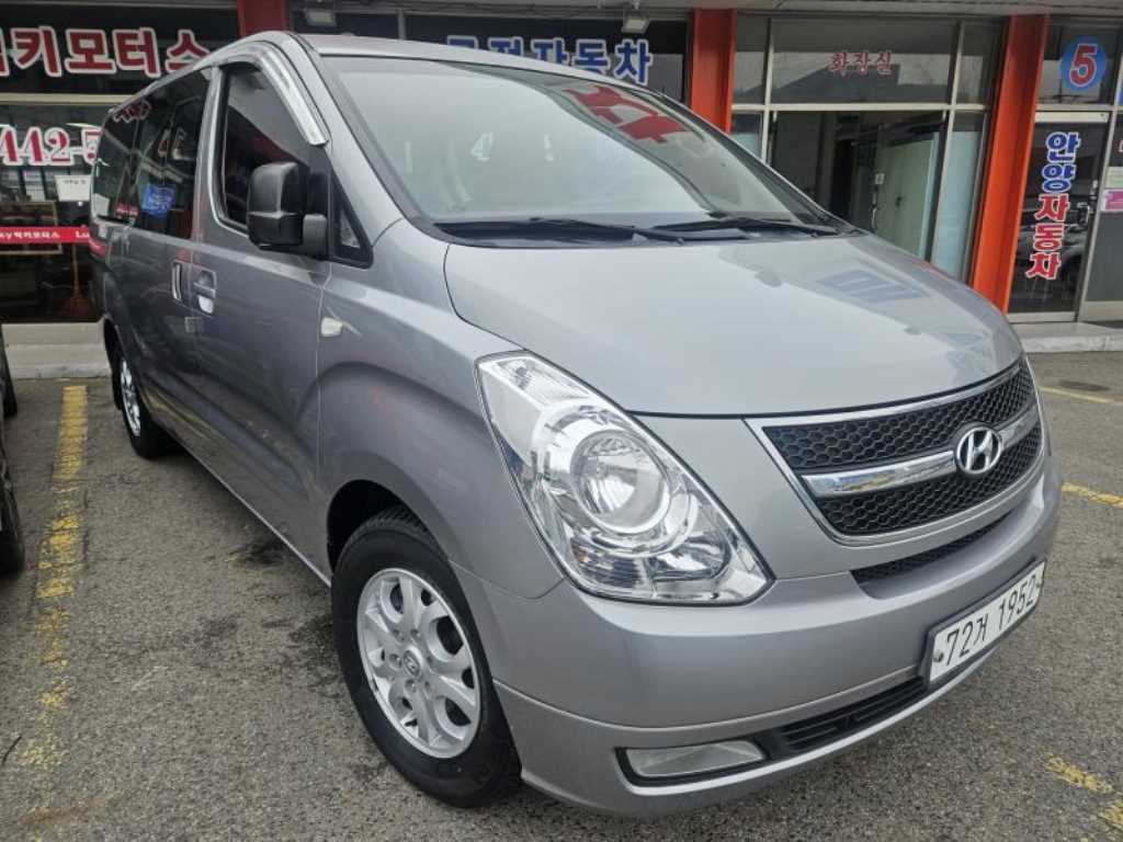 HYUNDAI Starex - Vista 6