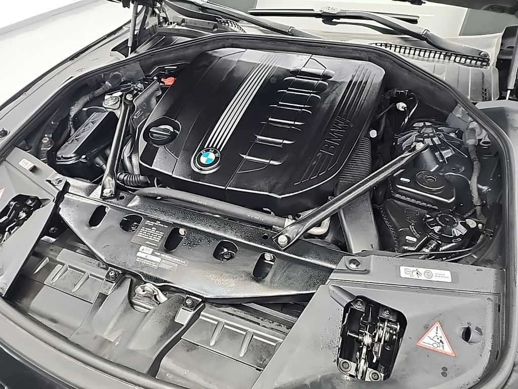 BMW 7 Series - Vista 5