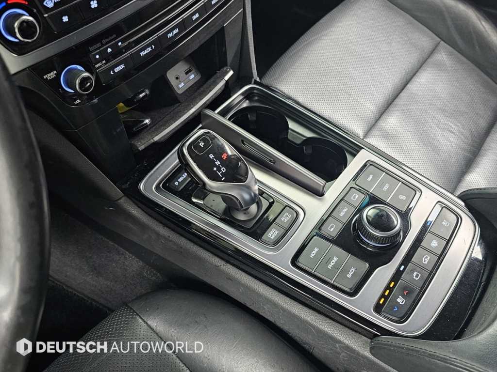 HYUNDAI Equus - Vista 9