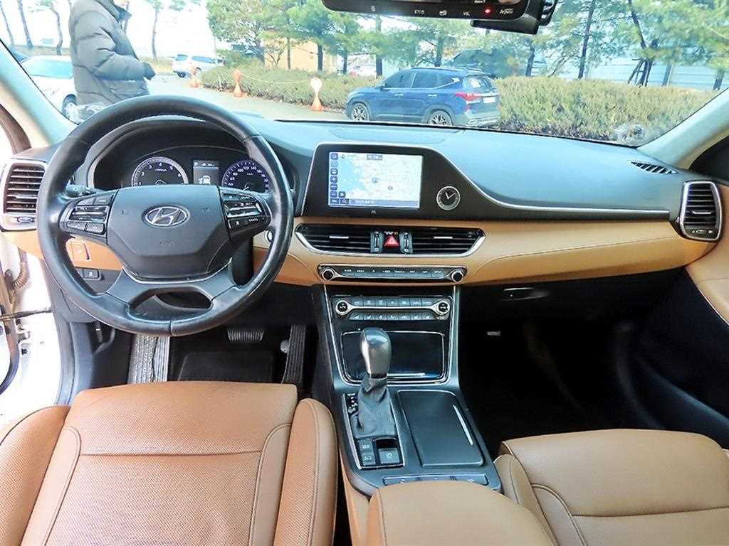 HYUNDAI Grandeur - Vista 7