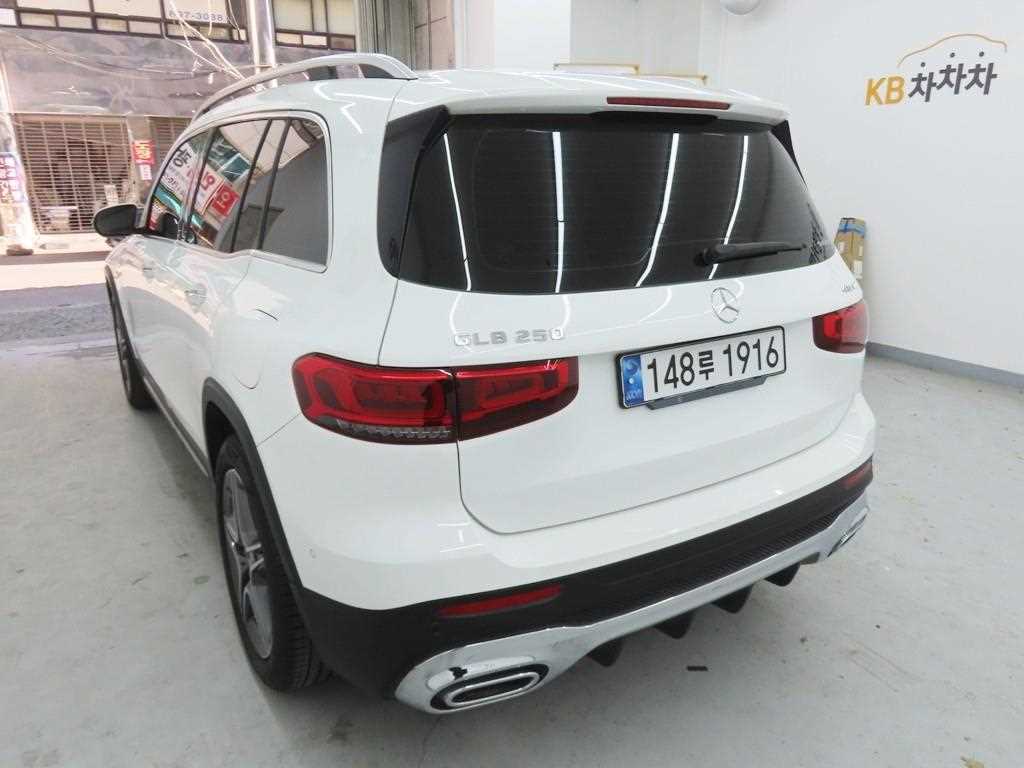 Mercedes Benz GLB Class - Vista 4