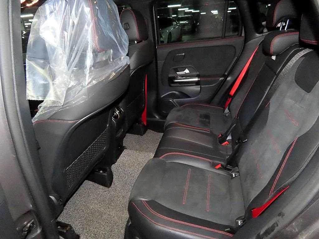 Mercedes Benz GLA Class - Vista 7