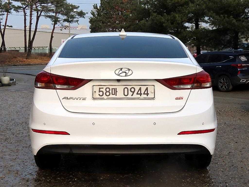 HYUNDAI Avante - Vista 4