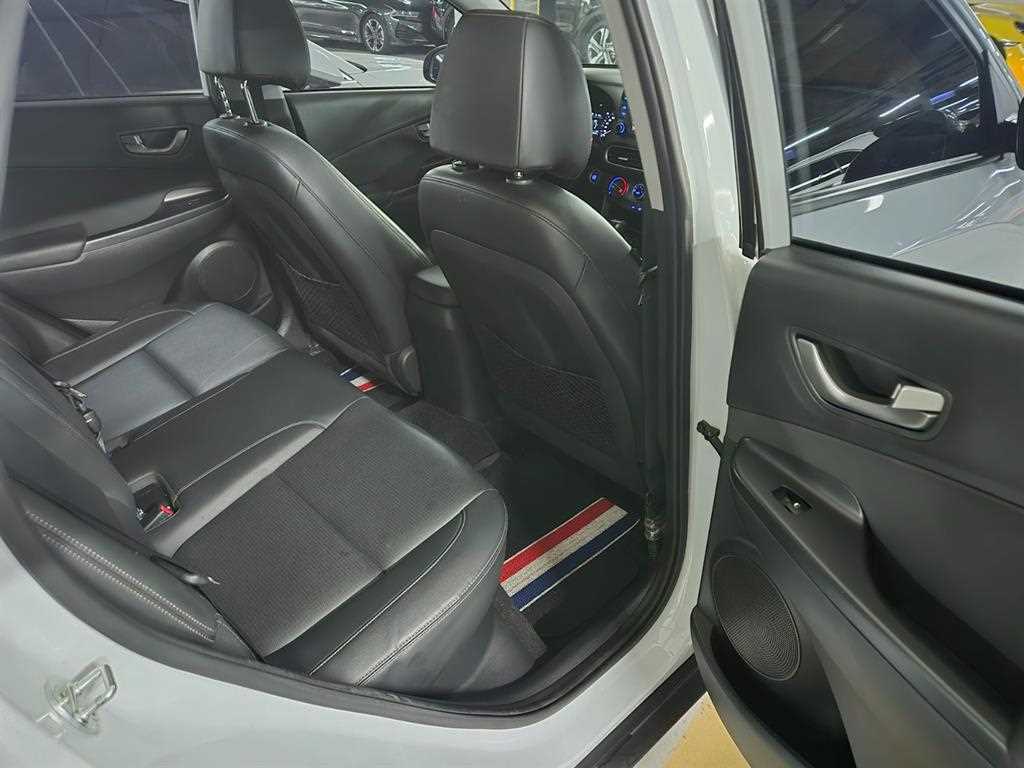 HYUNDAI Kona - Vista 10