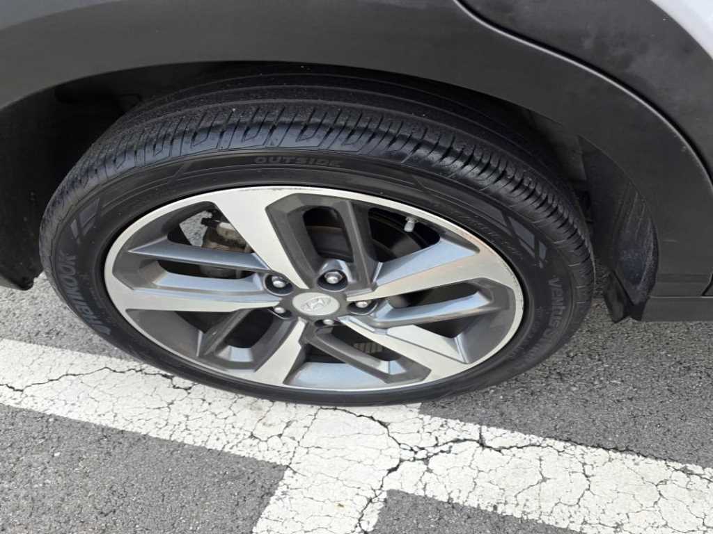 HYUNDAI Kona - Vista 9