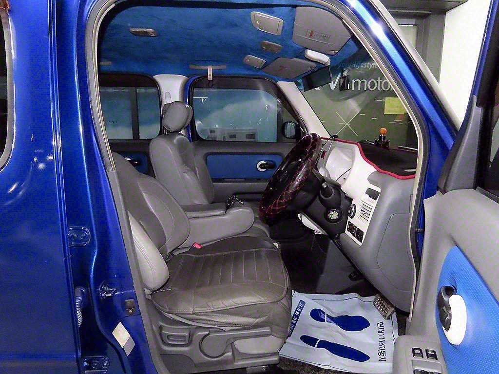 Nissan Cube - Vista 6