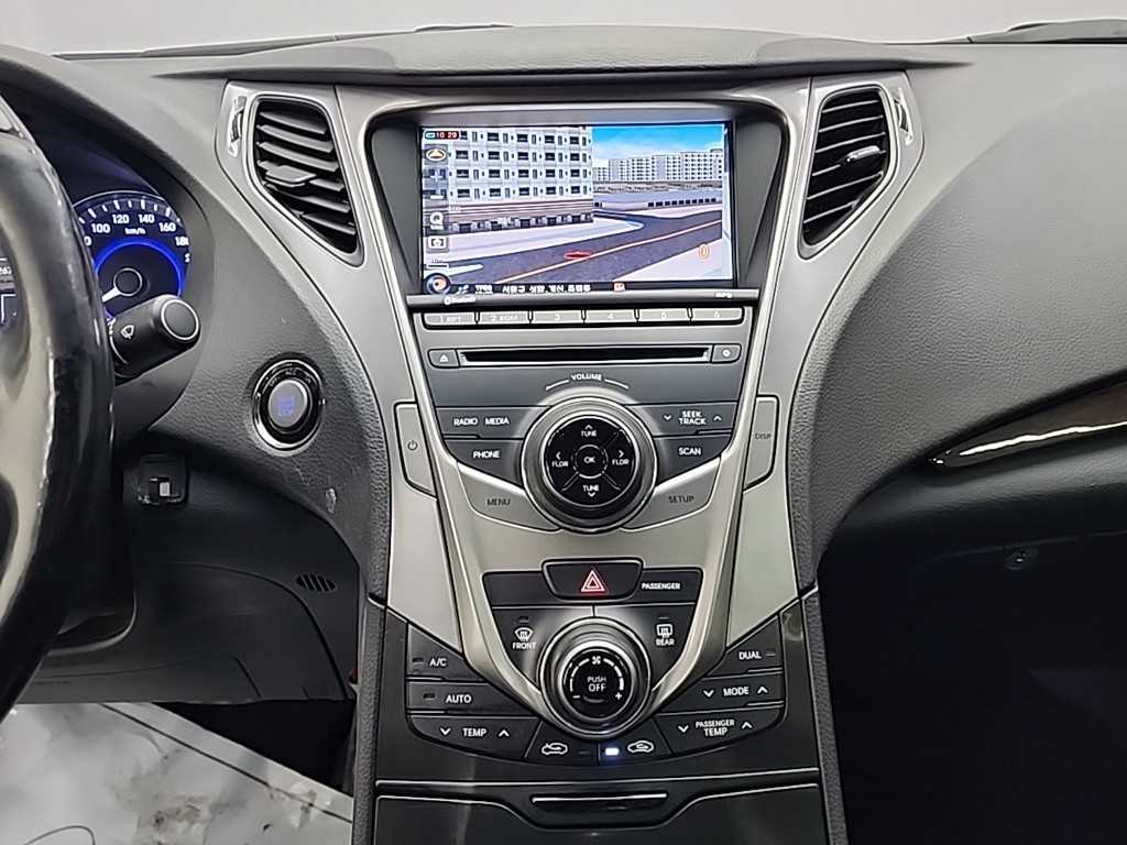 HYUNDAI Grandeur - Vista 10