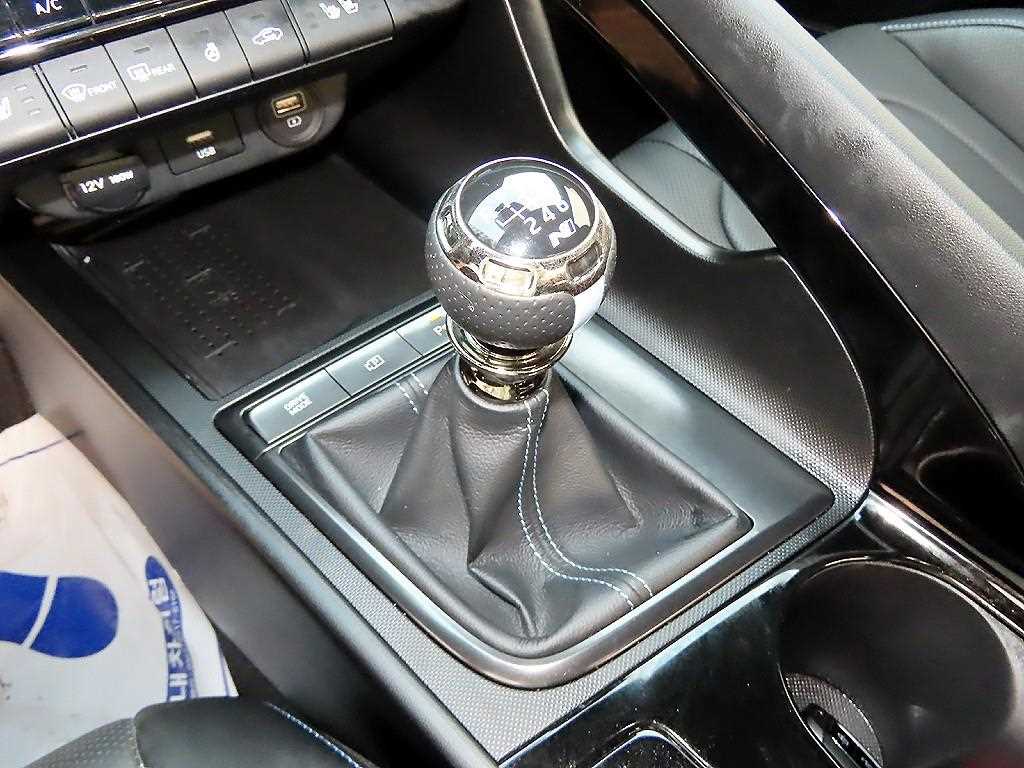 HYUNDAI Avante - Vista 11