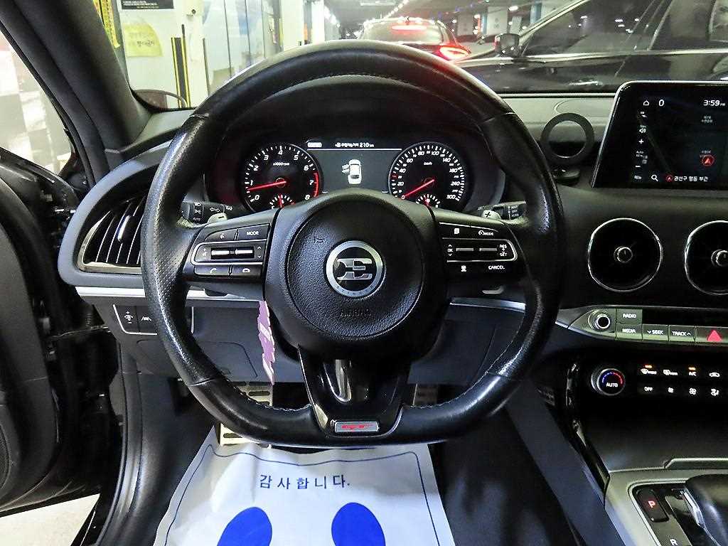 KIA Stinger - Vista 8