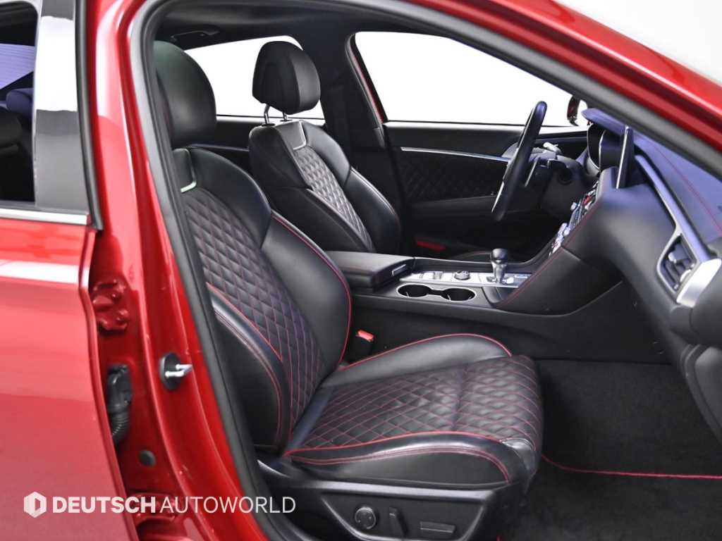 Genesis G70 - Vista 10