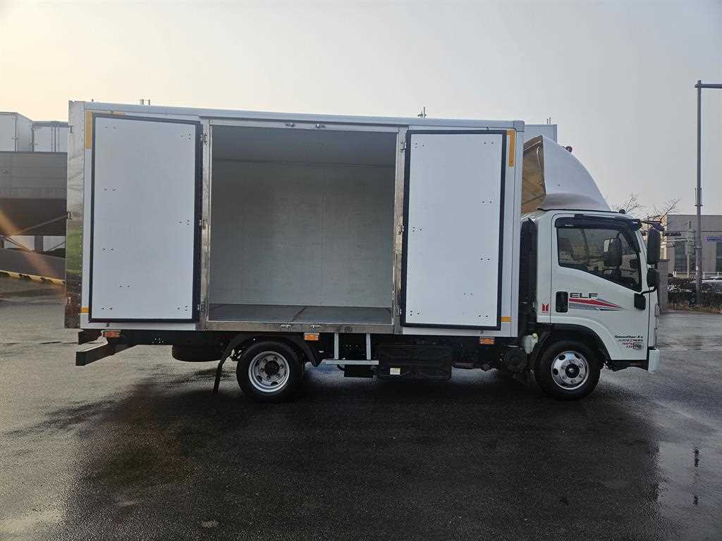 medium and large cargo truck - Vista 6