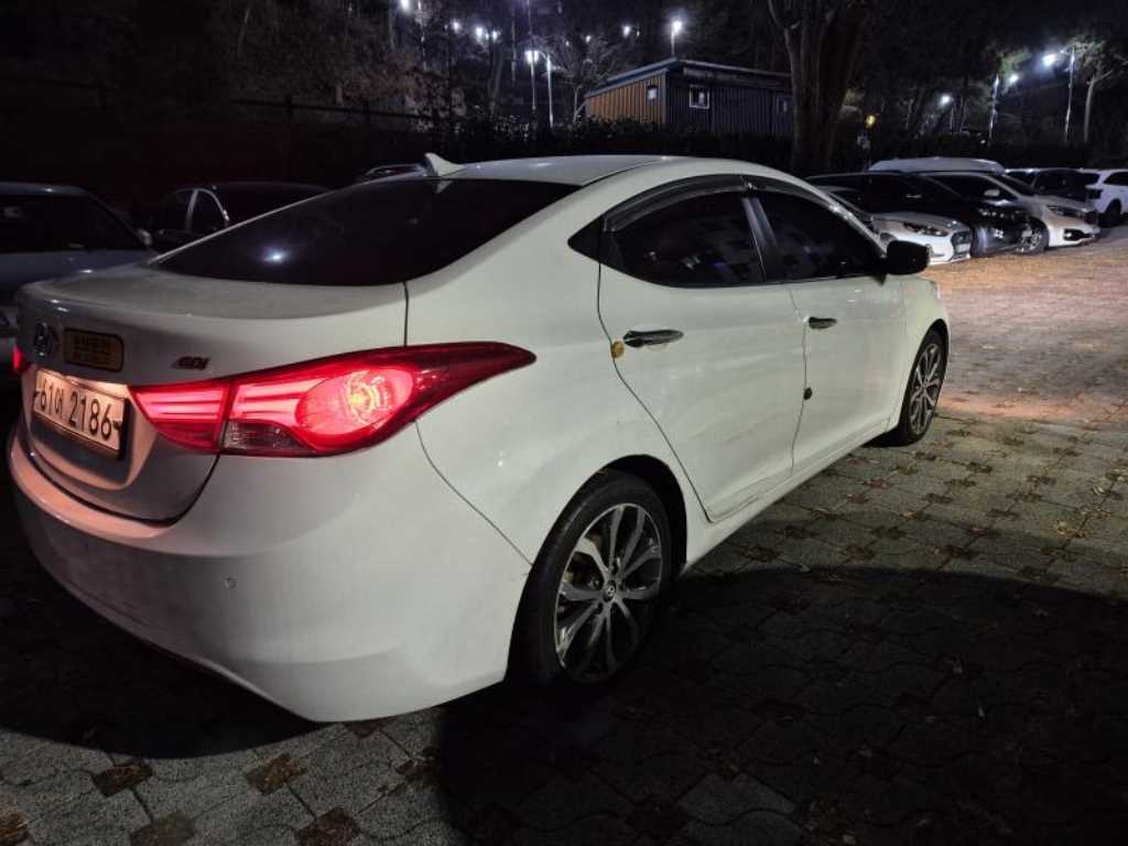 HYUNDAI Avante - Vista 4