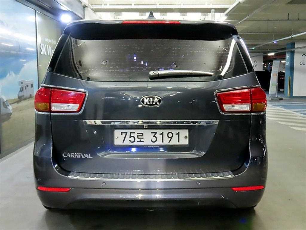 KIA Carnival - Vista 5