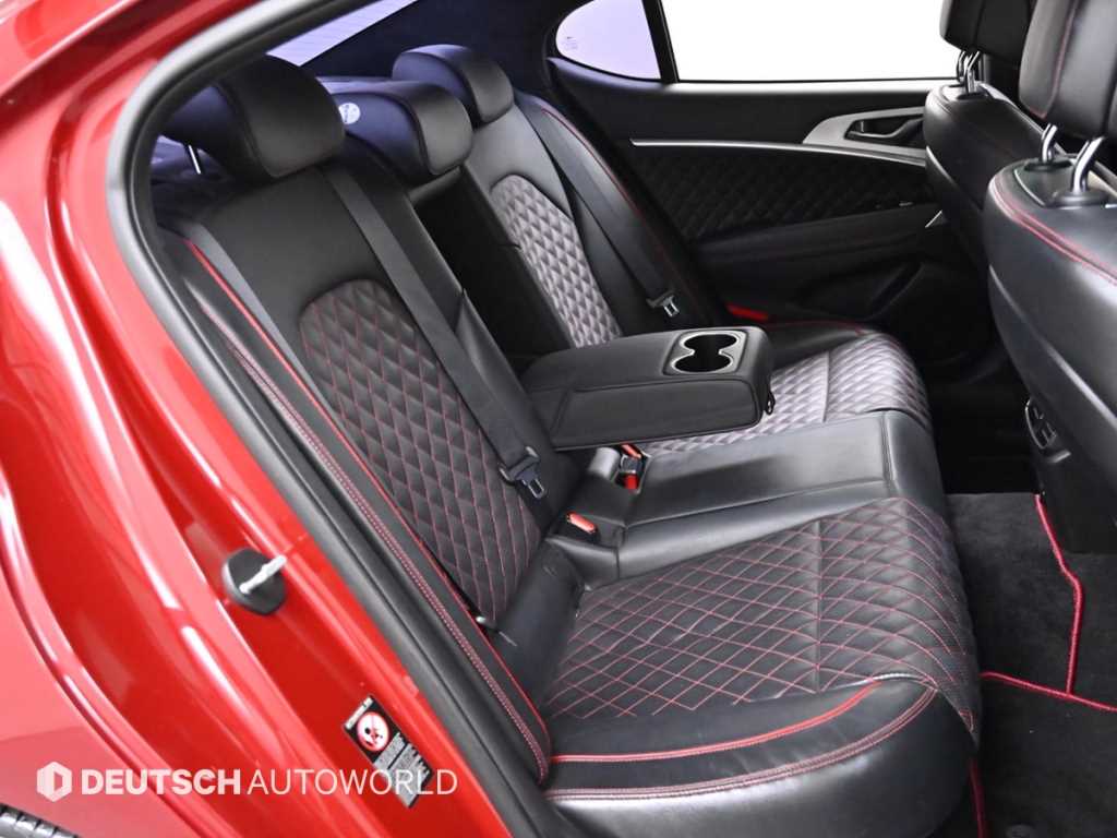 Genesis G70 - Vista 12