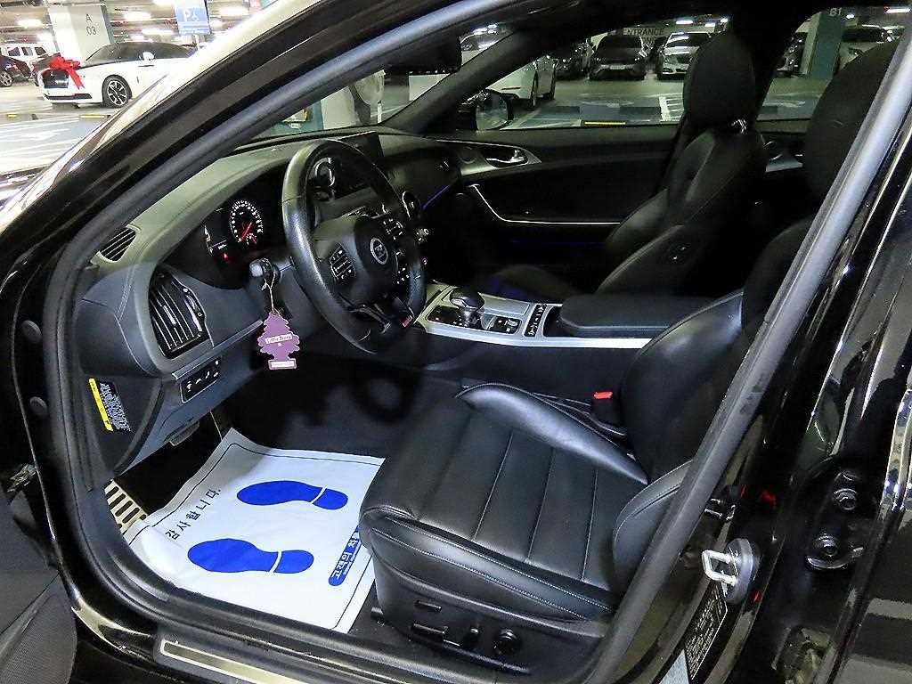 KIA Stinger - Vista 6